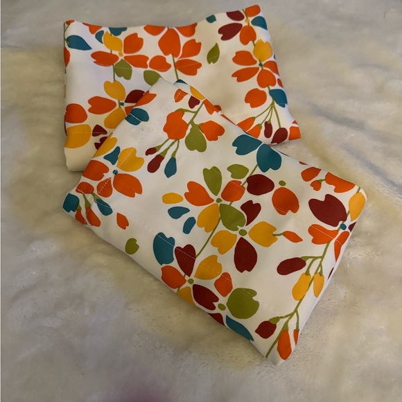 NWOT. 2 Lush Decor Weeping Flowers Window Valance - Picture 3 of 5